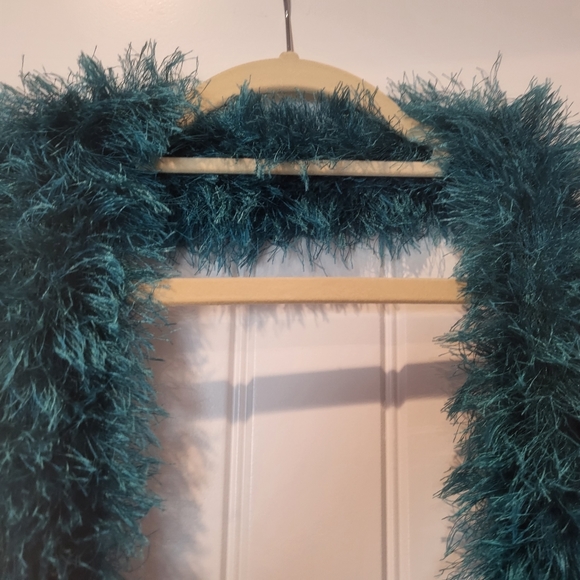 Scraf - Picture 3 of 3